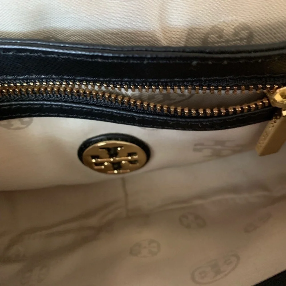 TORY Burch Women Clutch wallet/Crossbody Bag- Gold chain/black leather